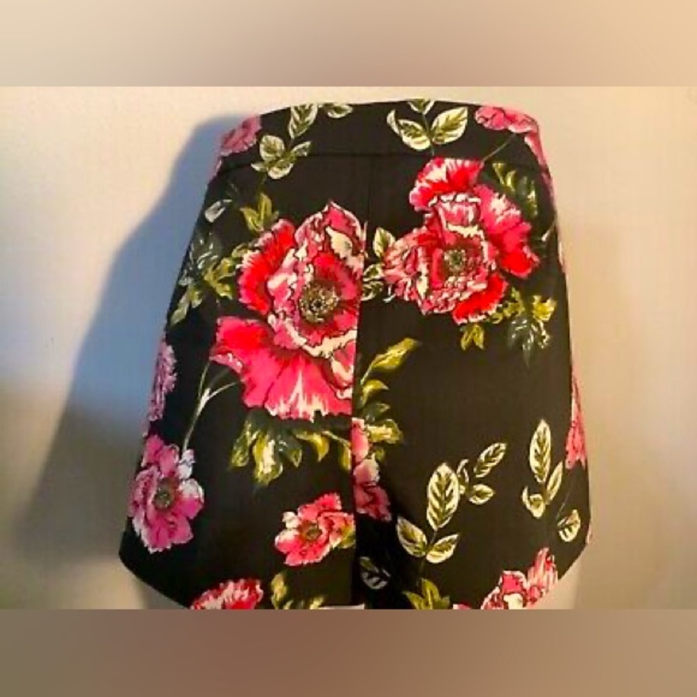Express Mid Rise Black Pink Floral Shorts - Picture 3 of 3
